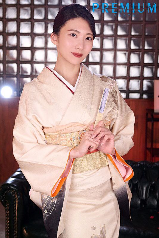 MUDR-224 大好きな大量精子をお口にグチュグチュ溜め込み味わいごっくんシェイク！ ぶっかけ顔射にドロドロ笑